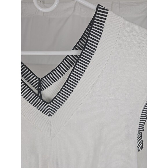 Dokotoo V-Neck Pullover Sweater Women Medium White Black Trim Sleeveless - Picture 4 of 8